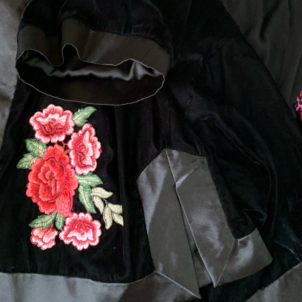 Max Studio Velour Embroidered Floral Kimono Sz L - Picture 7 of 10